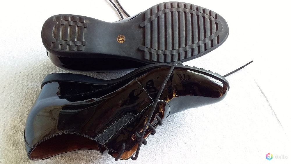 Туфли женские, чёрно-лакированные, со шнурками бу в отл.сост