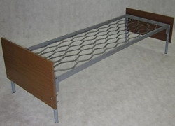 Кровати с металлической сеткой и спинками из ДСП - фото 3