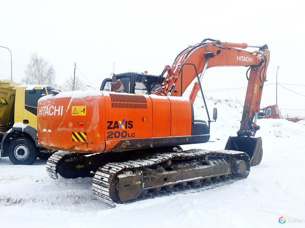 Hitachi ZX200LC-5G б/у гусеничный экскаватор