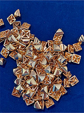 Пукля пирамида на заклепке арт.2083/12мм золото