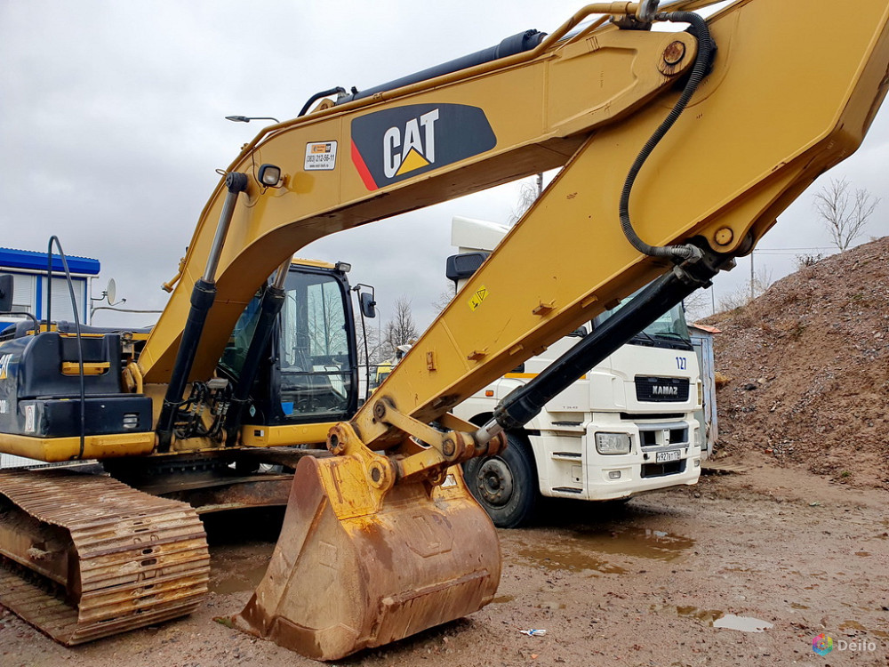 CAT 320D L болотный гусеничный экскаватор 2016 года с НДС