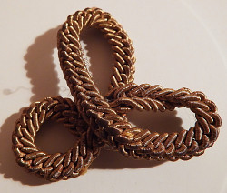 Антикварная пришивная фурнитура из металлизированного шнура - фото 3