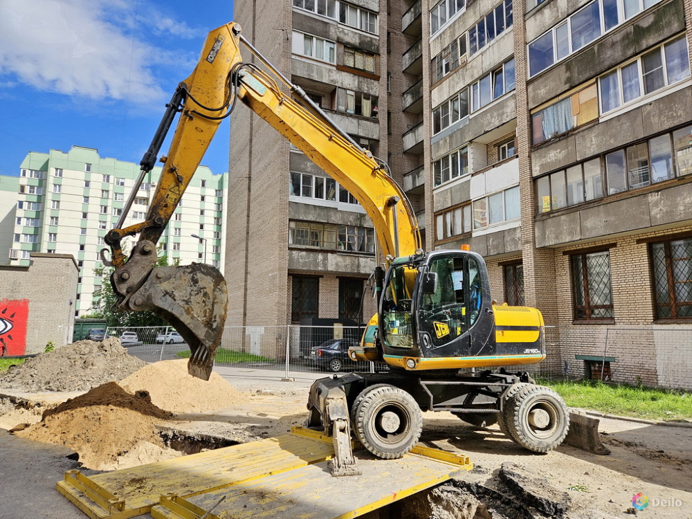 Колёсный экскаватор б/у JCB JS 160W 2011 года (Габарит)